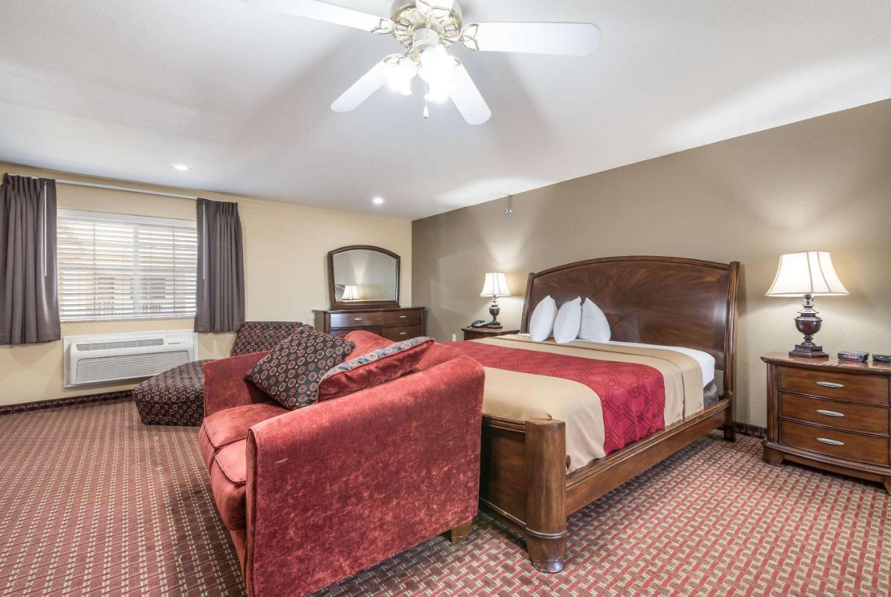 Econo Lodge Inn & Suites בריאנט מראה חיצוני תמונה
