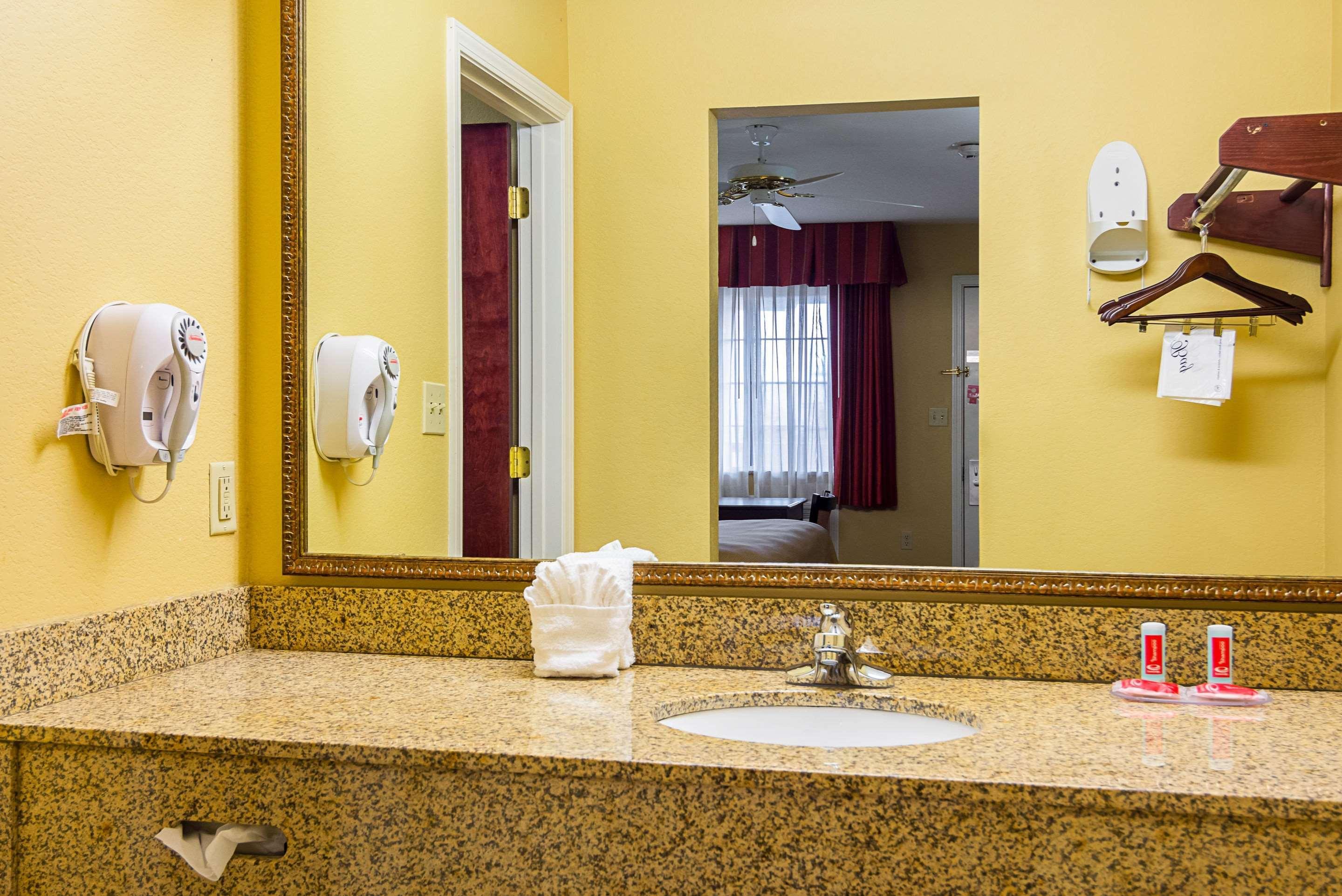 Econo Lodge Inn & Suites בריאנט מראה חיצוני תמונה