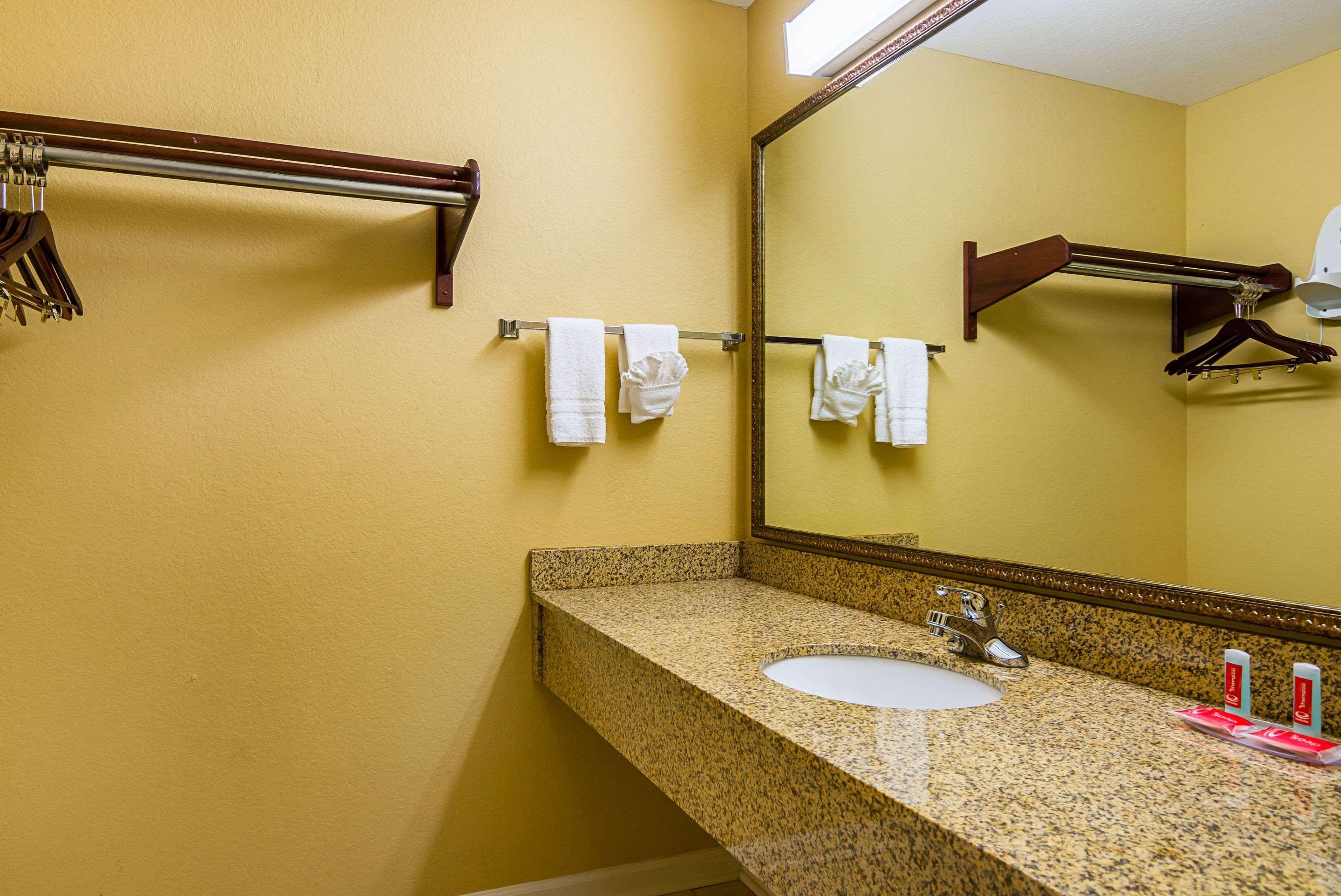 Econo Lodge Inn & Suites בריאנט מראה חיצוני תמונה