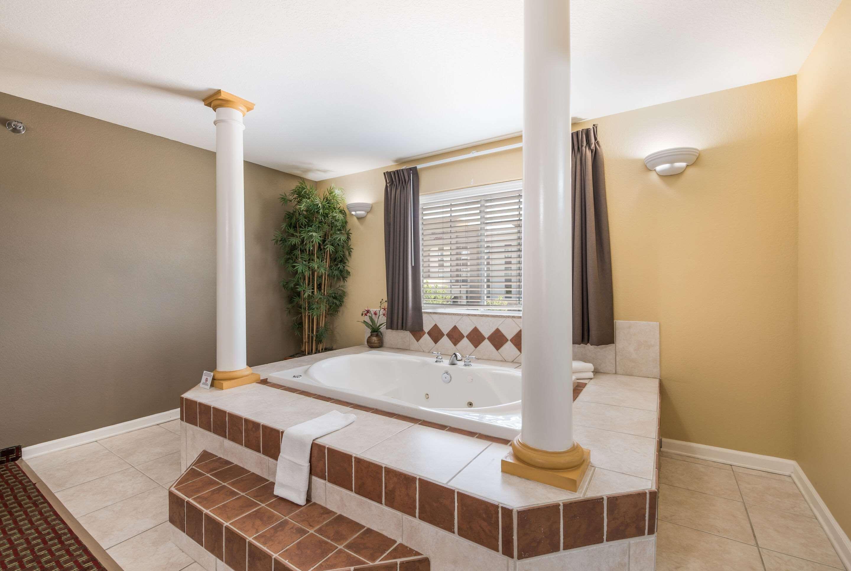 Econo Lodge Inn & Suites בריאנט מראה חיצוני תמונה
