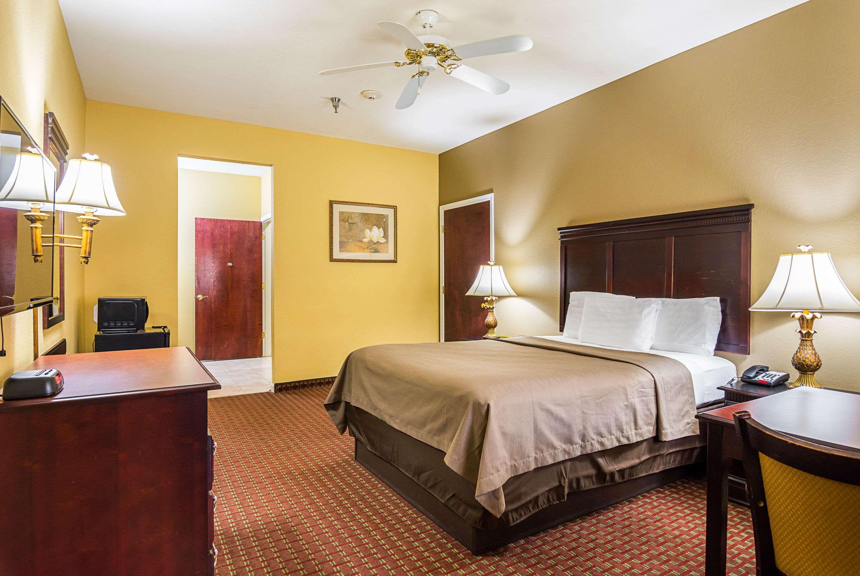 Econo Lodge Inn & Suites בריאנט מראה חיצוני תמונה