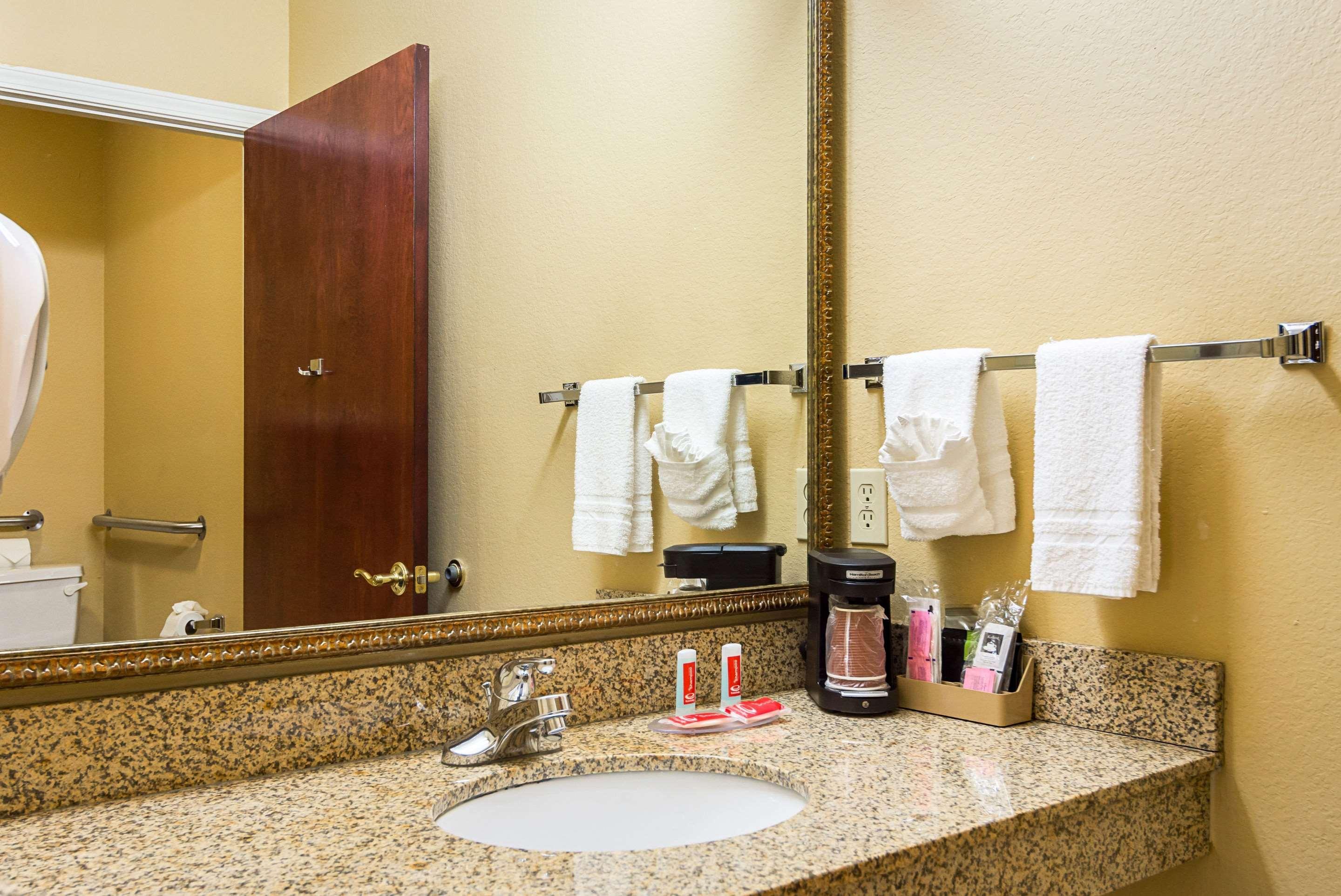 Econo Lodge Inn & Suites בריאנט מראה חיצוני תמונה