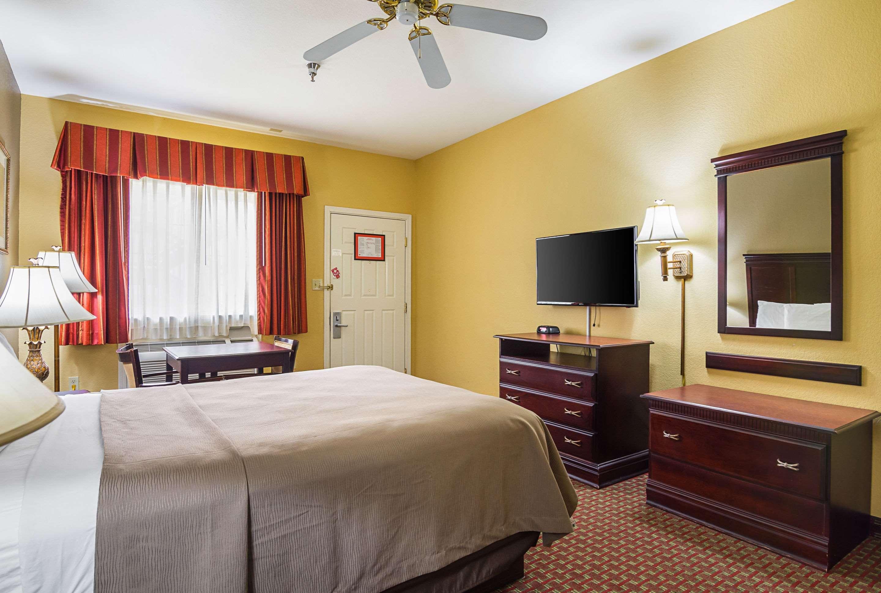 Econo Lodge Inn & Suites בריאנט מראה חיצוני תמונה
