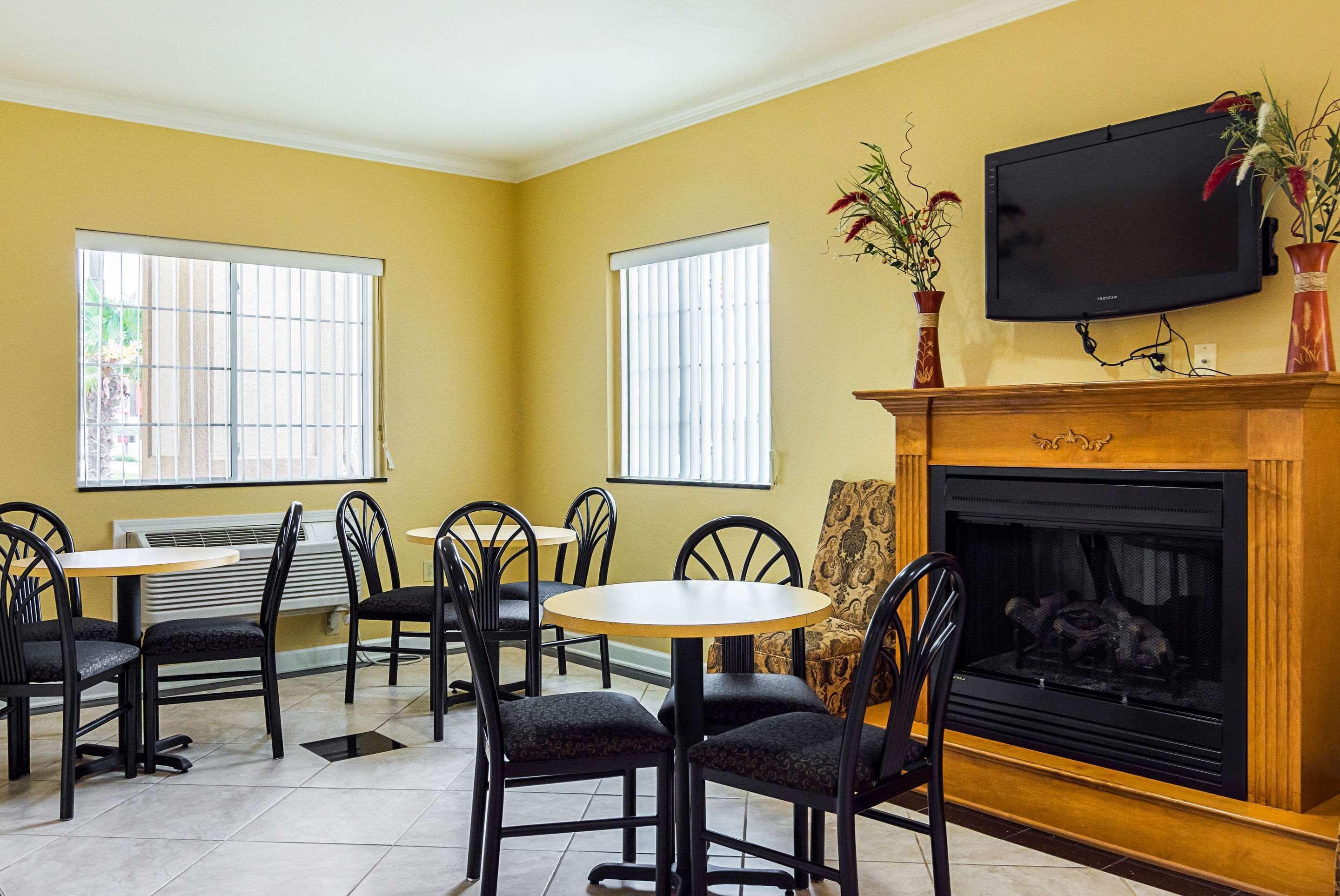 Econo Lodge Inn & Suites בריאנט מראה חיצוני תמונה