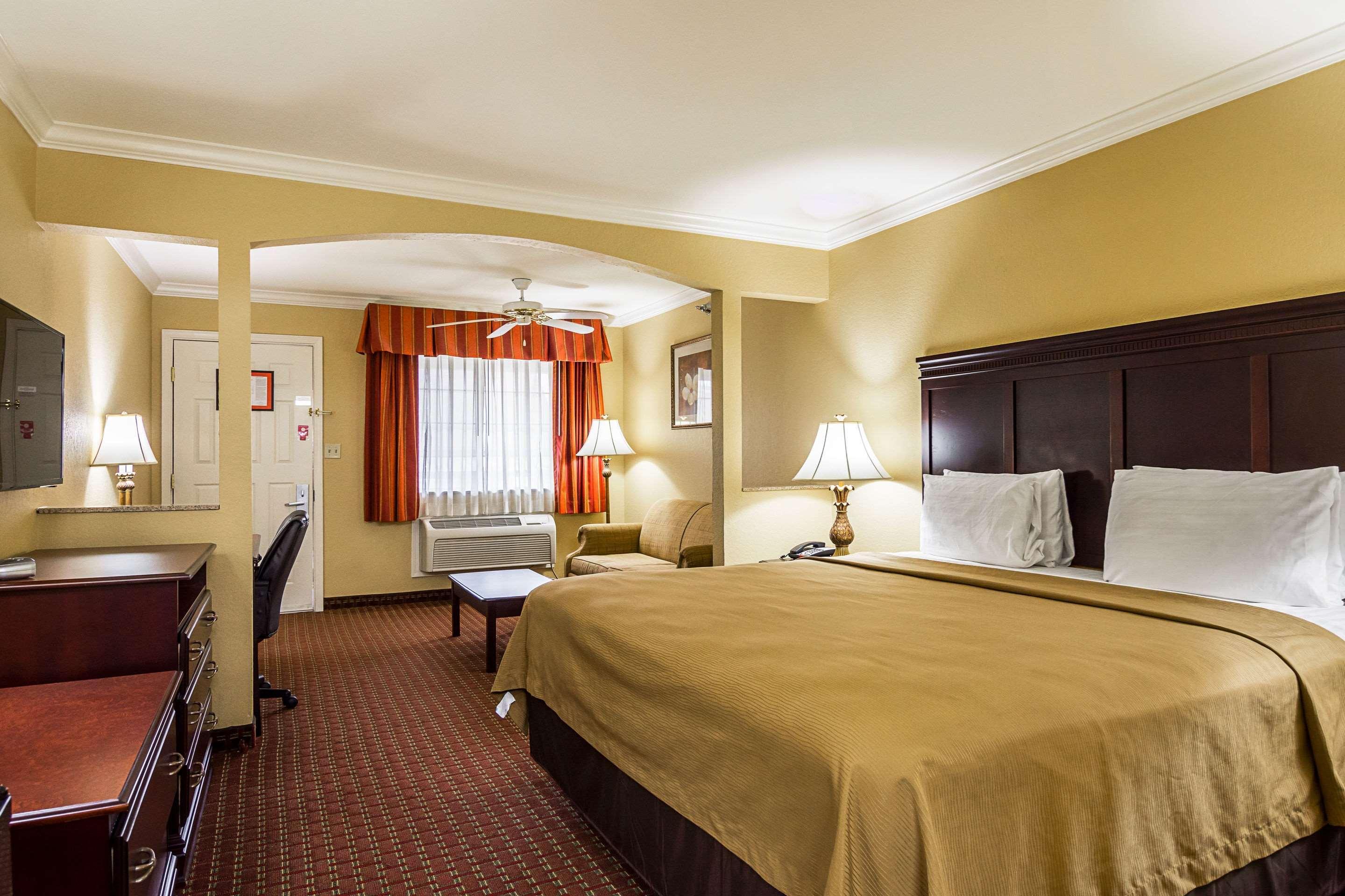 Econo Lodge Inn & Suites בריאנט מראה חיצוני תמונה