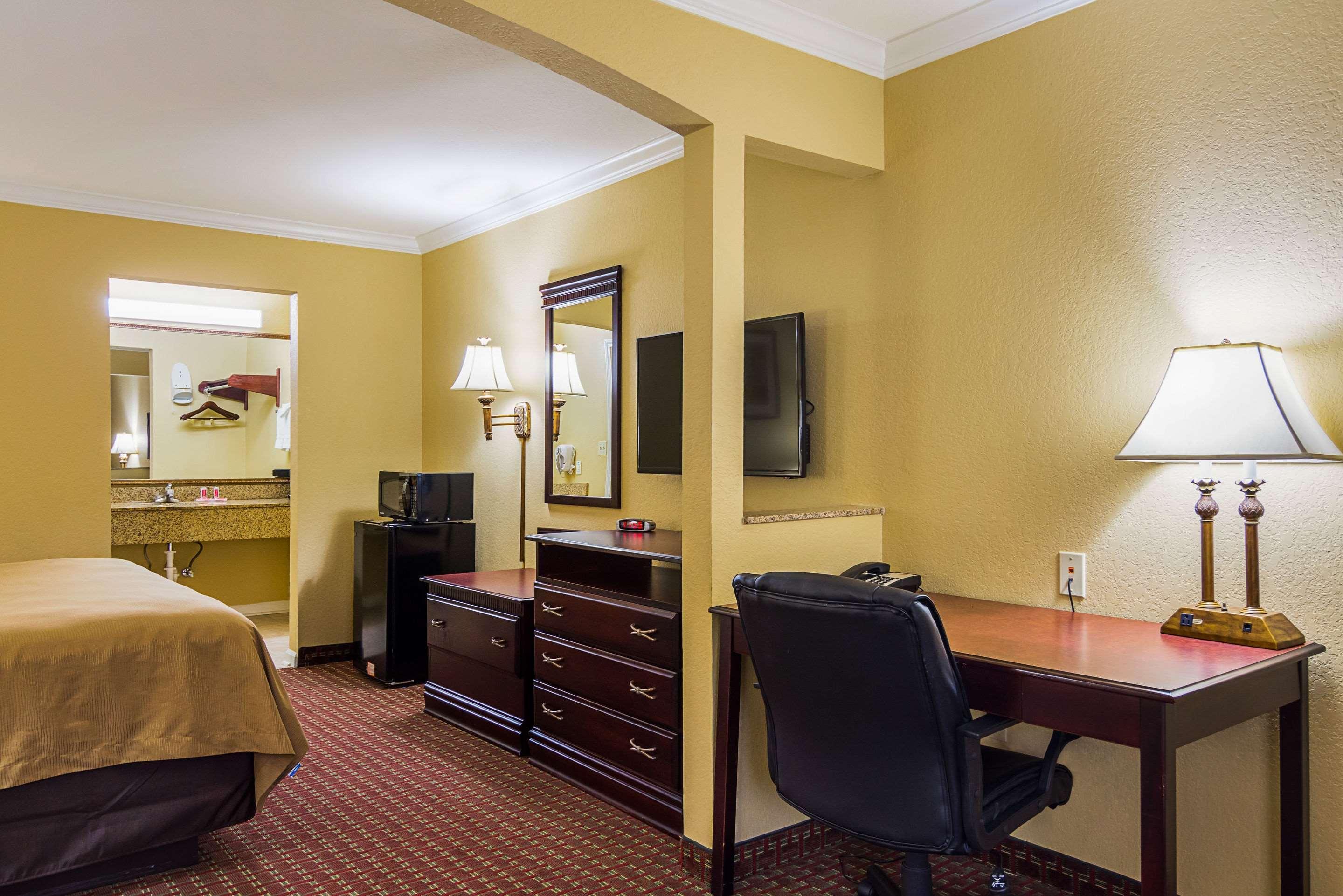 Econo Lodge Inn & Suites בריאנט מראה חיצוני תמונה